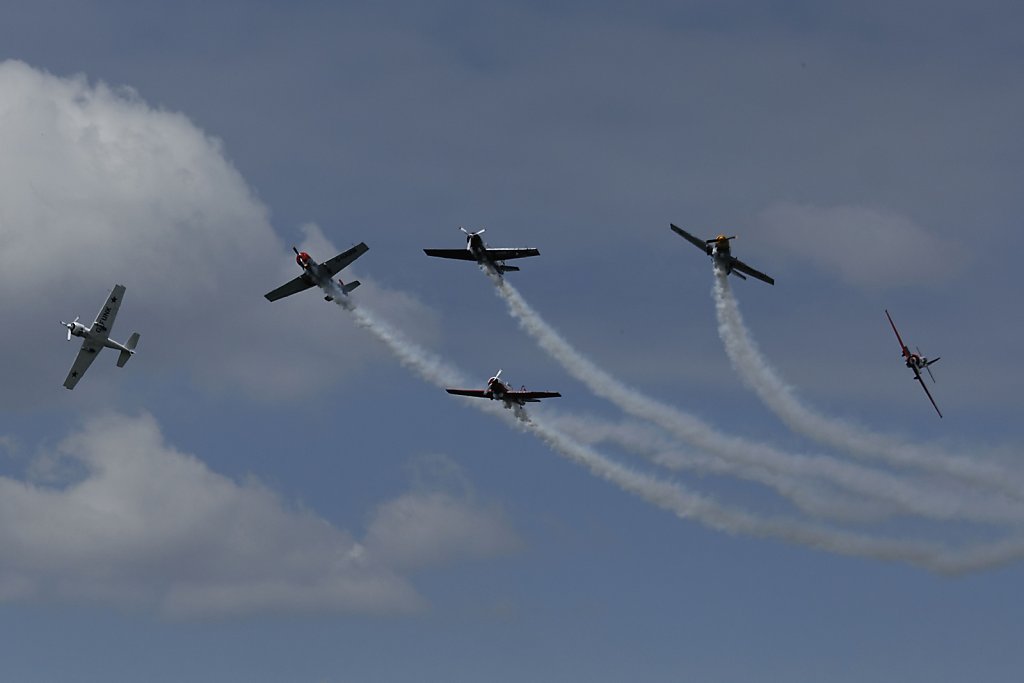 YAK-50-Aerostars-r.jpg